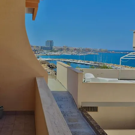 Il Faro Rosso Apartment *