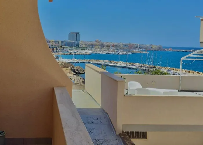 Il Faro Rosso Apartment *